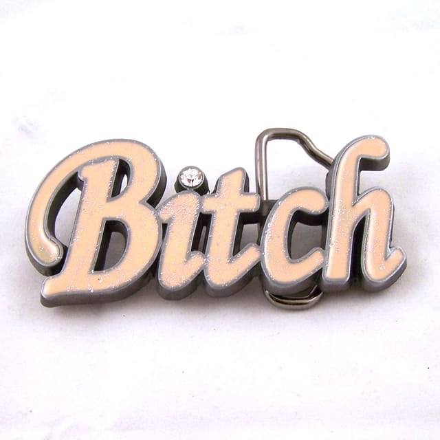 Belt buckle met het woord in sierletters, ingekleurd in lichtroze