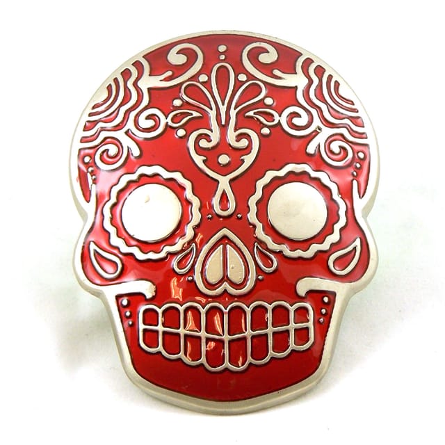 Belt buckle in de vorm van een schedel met rood emaille