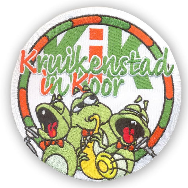 Rond geborduurd carnavalsembleem met drie kikkers en tekst