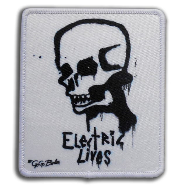 Vierkante full colour patch met een getekende schedel en tekst