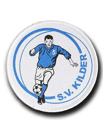 Ronde geweven patch met een voetballer en verenigingsnaam